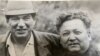Чыңгыз Айтматов менен Тургунбек Суванбердиев. Үй-бүлөлүк архивден.