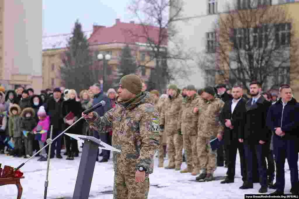 «Ми успішно виконали завдання, але ми маємо не забувати, що 8-ий рік на сході України іде війна. Чи втомилися ми? Будемо відвертими: відчувається втома за хвилювання наших близьких, рідних, але ми не втомилися бути вільними, не втомилися бути незалежними, бути українцями» – сказав Олег Гончарук, полковник, командир 128-ї окремої гірсько-штурмової бригади