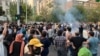 نمایی از اعتراض‌ها در مقابل مرکز خرید پالادیوم در تهران