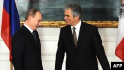 Австри -- Австрин канцлер Файманн Вернер а, Оьрсийчоьнан президент Путин Владимир а Венехь, 24Охан2010