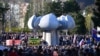 Словаччина: тисячі людей вийшли на протест у Братиславі через законопроєкт про неурядові організації