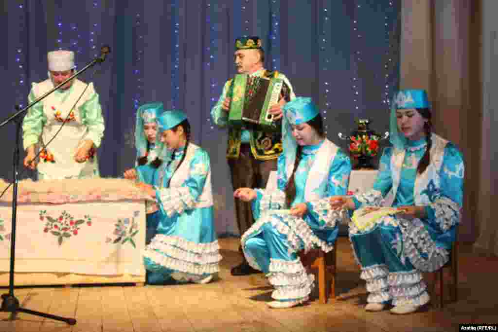 "Юрган сыру" - Пономаревка районы Дүсмәт авылының "Ләйсән" халык фольклор ансамбле