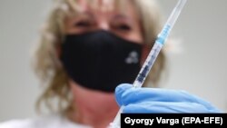 Протягом минулої доби вакцинували 286 121 людину
