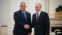 Macarıstanın baş naziri Viktor Orban Rusiya prezidenti Vladimir Putinlə Moskvada Kremldə görüşür