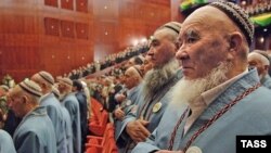 Түркмөнстандагы "Халк Маслахатынын" мүчөлөрү, Ашхабад, 14-февраль 2007-жыл. 