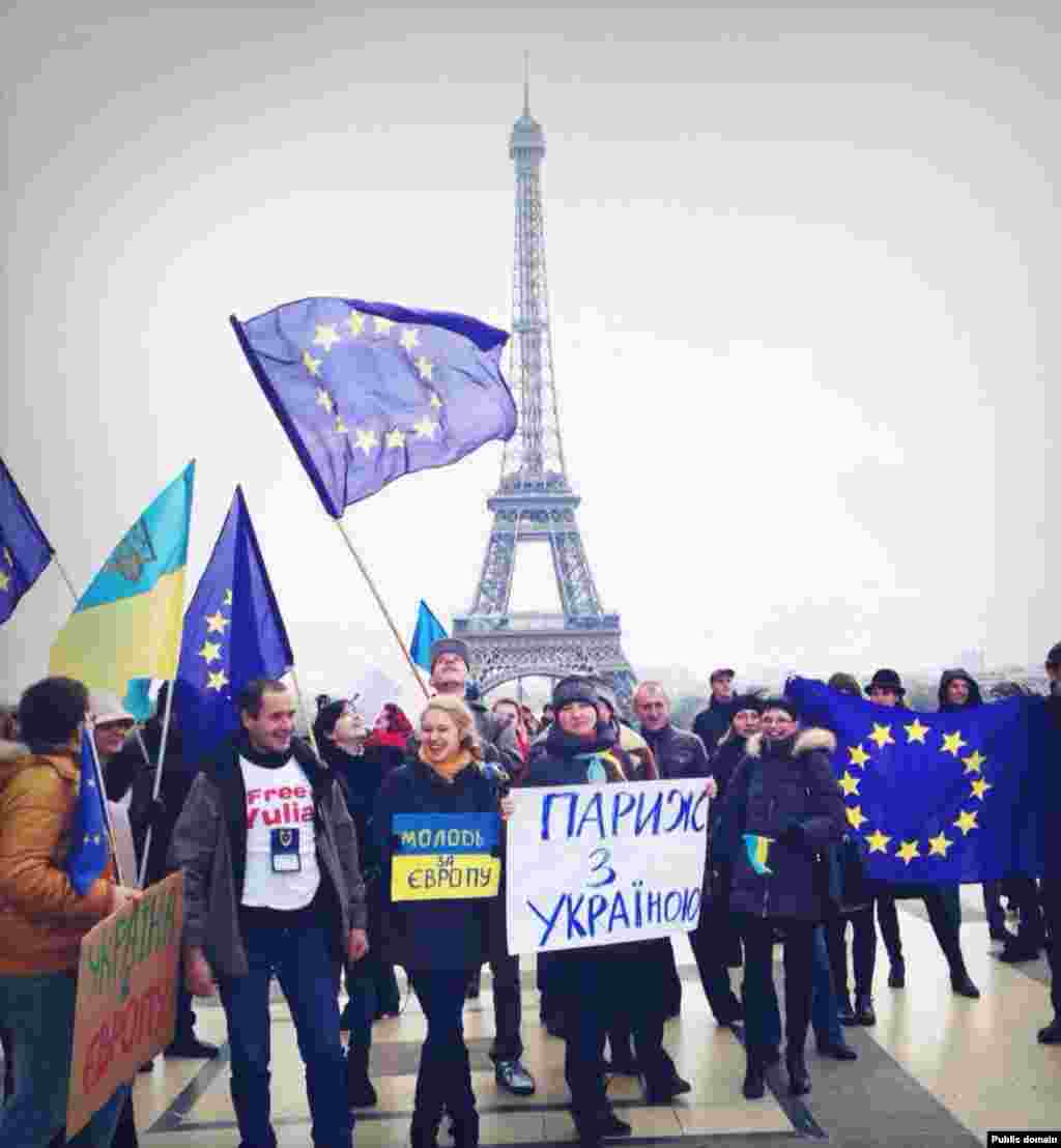 Євромайдан в Парижі (Франція) (фото з Facebook Ioulia Shukan)