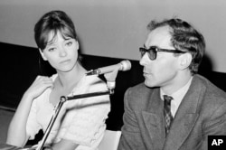Godard și actrița Anna Karina la Veneția în 1965. Cei doi au fost căsătoriți timp de patru ani, între 1961 și 1965.