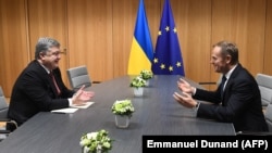 Петро Порошенко і Дональд Туск під час однієї з попередніх зустрічей, листопад 2017 року