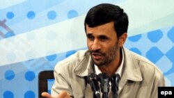محمود احمدی نژاد اکنون با پیامدهای چالش بحران اقتصادی جهانی نیز مواجه است.(عکس:epa)