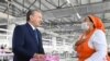 Нозима-опа, которая пообщалась с президентом Шавкатом Мирзияевым в качестве работницы швейно-трикотажного предприятия And gold, на самом деле является специалистом по вопросам семьи и женщин махаллинского схода граждан «Бештерак» в Избасканском районе Андижанской области. 