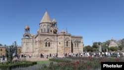 Էջմիածնի Մայր տաճարը, արխիվ
