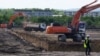 Lucrările incipiente la Spitalul Regional de Urgență din Iași au început în aprilie 2024 și sunt aproape gata. Începerea lucrărilor principale, la construcția efectivă a clădirii, va întârzia, după ce licitația de peste 360 de milioane de euro a fost contestată.