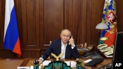 Як повідомляє Кремль, Путін наголосив, що Росія засуджує дії Ізраїлю, «вжиті в порушення Статуту ООН та міжнародного права»