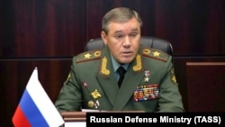 Британські розвідники також вважають, що цей крок, ймовірно, викличе невдоволення у значної частини спільноти російських ультранаціоналістів і військових блогерів, які все частіше звинувачують Валерія Герасимова в поганому веденні війни.