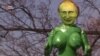 Надувні «Путін» і «Земан» літали над посольством Росії у Чехії