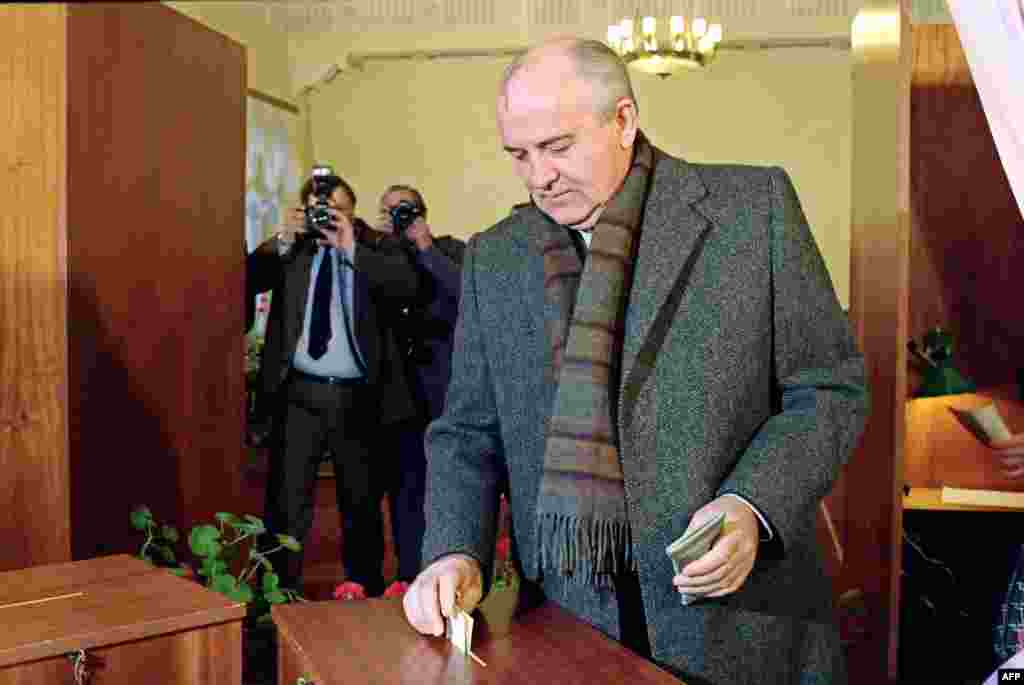 Горбачов гласа во Москва на 17 март 1991 година, на референдум за да се одлучи дали Советскиот Сојуз ќе остане обединета држава или не.