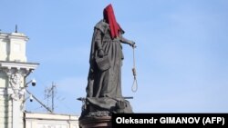 5 листопада мер Одеси Геннадій Труханов повідомив, що жителі міста проголосували за демонтаж пам’ятника російській імператриці Катерині ІІ
