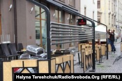 Демонтаж літнього майданчика у Львові