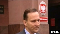 Радаслаў Сікорскі перад адлётам у Менск