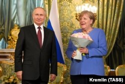 Президент Росії Володимир Путін і канцлер Німеччини Ангела Меркель (зліва направо) під час зустрічі в Кремлі. Росія. Москва. 2о серпня 2021 року