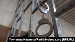 У прокуратурі розповіли, що діючи згідно із запропонованим планом, підозрюваний заздалегідь придбав всі необхідні для підпалу речі 