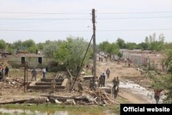 Махалля «Дустлик» после наводнения, вызванного прорывом дамбы Сардобинского водохранилища.