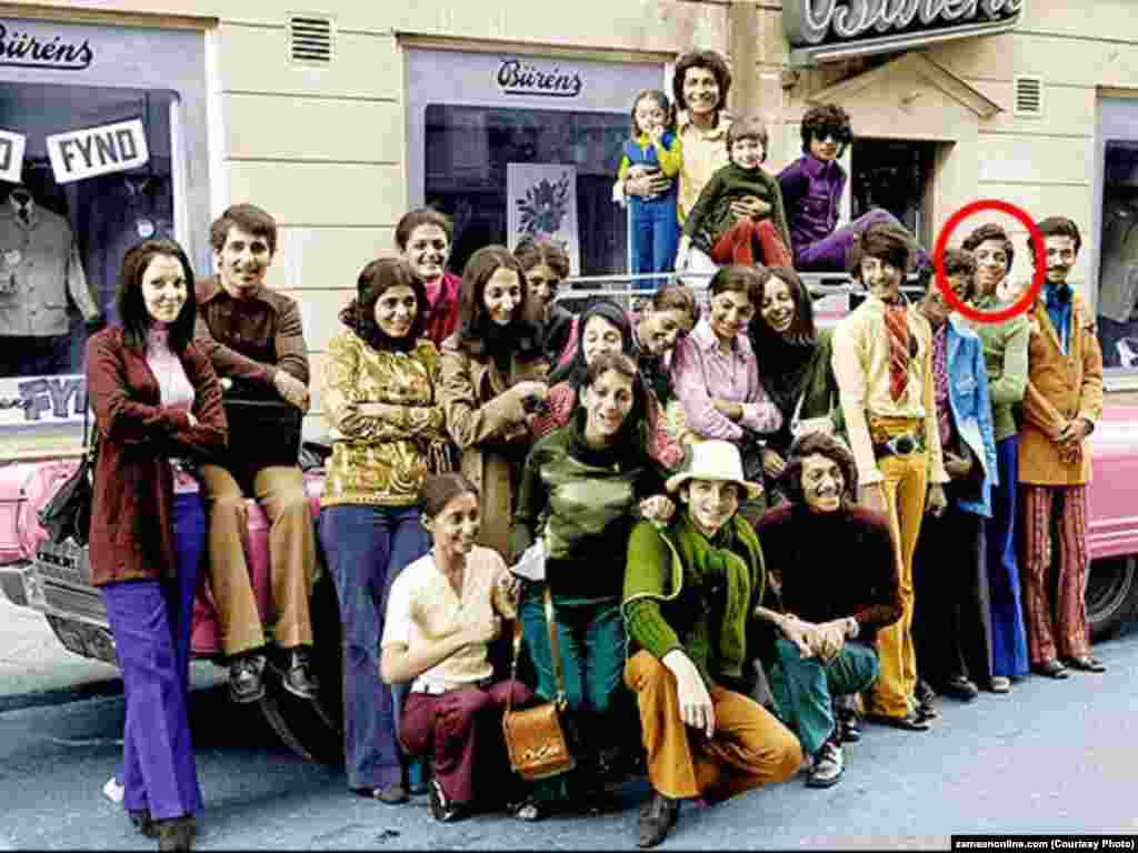 15 ýaşly Osama bin Laden özüniň ýakynlary bilen Şwesiýada, 1971-nji ýyl.