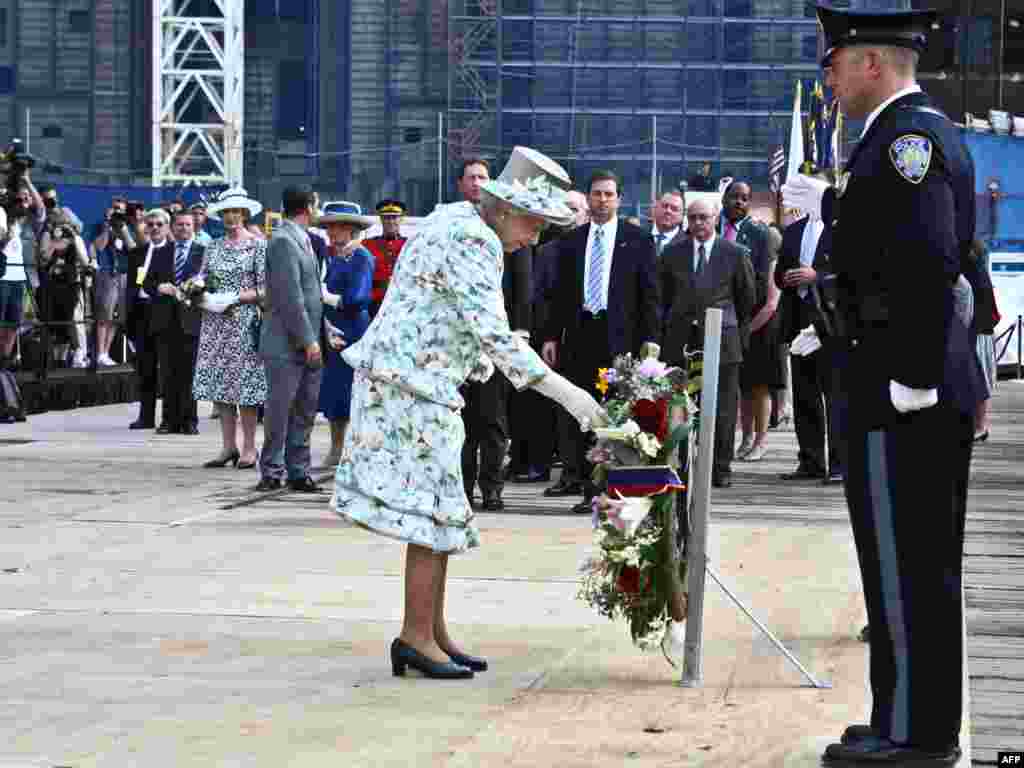Kraljica na Ground Zero u Njujorku, mjestu terorističkih napada, 11.septembar 2001.