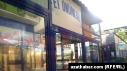 Aşgabat, boş duran et dükany. Arhiw suraty