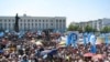 18 май көнне Акмәчетнең үзәк мәйданында кырымтатар халкының сөргененә 67 ел тулуны искә алу чарасында 15 меңләп кеше катнашты.