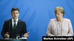 Президент України Володимир Зеленський на брифінгу після зустрічі з канцлером Німеччини Ангелою Меркель, 18 червня 2019 року