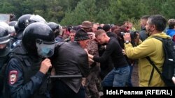 Куштау шиханын яклаучылар белән ОМОН бәрелеше