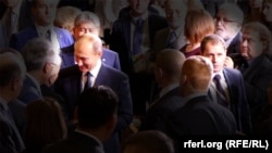 Сергій Лушников серед охоронців Володимира Путіна на Петербурзькому культурному форумі в 2017 році