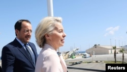 Претседателката на Европската Kомисија, Урсула фон дер Лајен и претседателот на Кипар, Никос Христодулидис, на 8 март 2024 го обиколија пристаништето во Ларнака, од каде што ќе тргне хуманитарна помош за Газа