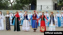 Халыкларның милли-мәдәни үсеше җыр-биюгә генә кайтарып калдырыла