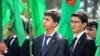 Bu çäreleriň studentleriň okuwyna, döwlet edaralarynyň bolsa işine täsir ýetirýändigini aýdyp, närazylygyny bildirýän adamlaram bar.