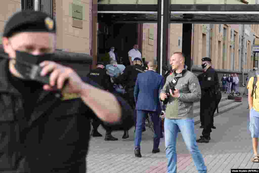 Каля гасьцініцы «Мінск» затрымалі раварыста