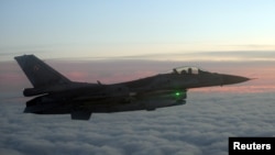 «Ми за жодних обставин не плануємо передати F-16 або інші західні винищувачі у значній кількості в українським ВПС менш ніж за кілька місяців» - Френк Кендалл