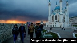 Казан Кирмәнендә туристлар