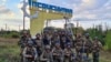 Українські бійці на околиці селища міського типу Шевченкове на Харківщині, звільненого від військових РФ. Фото було оприлюднене 10 вересня 2022 року