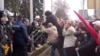Судири меѓу полицијата и стечајните работници на протестот пред владата во Скопје. 18 февруари 2014