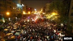 طرفداران حسن روحانی در خیابان های تهران