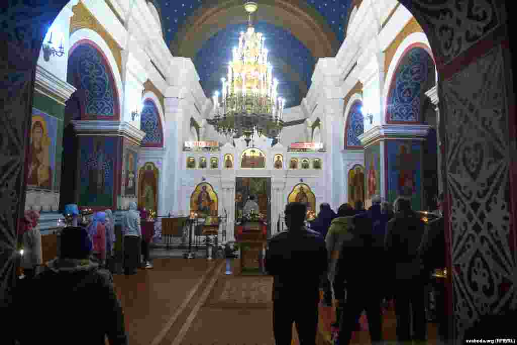 Сьвяточнае набажэнства ў Сьвята-Пакроўскім саборы.