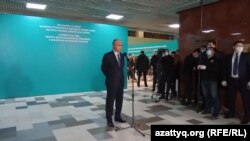Президент Казахстана Касым-Жомарт Токаев на избирательном участке №58 в Нур-Султане. 10 января 2021 года.