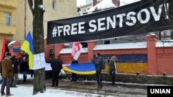 Львів, 2018 рік. Біля генконсульства Росії активісти і політики час від часу організовують акції