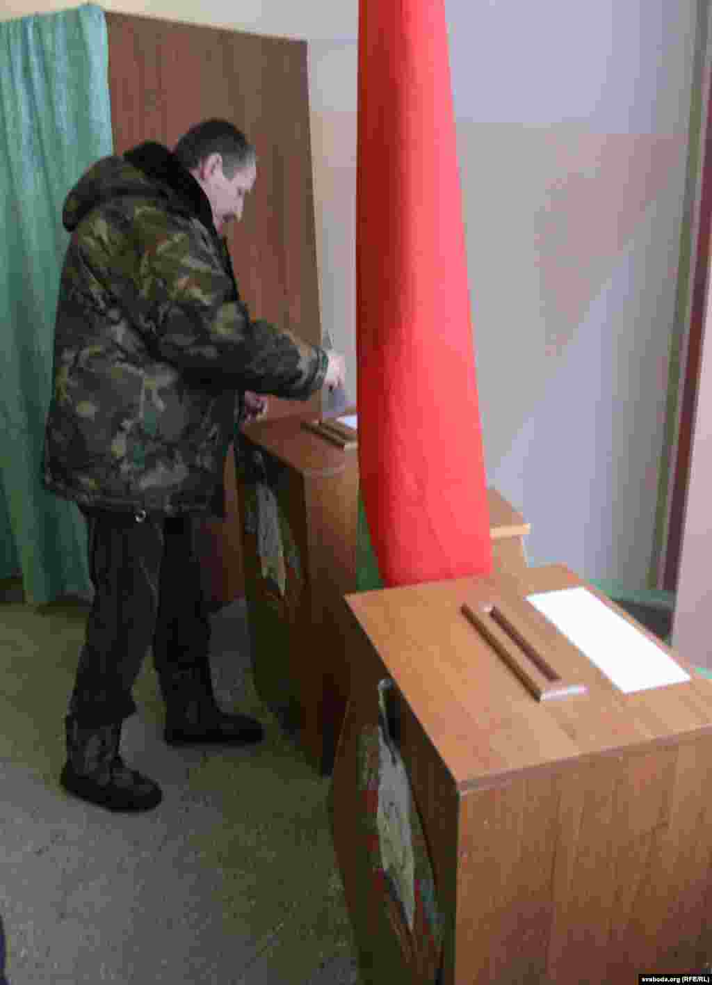 Галасаваньне на 1-м і 3-м участках Фрунзенскага раёну г. Менску