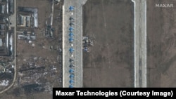 Російські бомбардувальники Су-34 на аеродромі Морозовськ, супутникова світлина (архівна світлина)