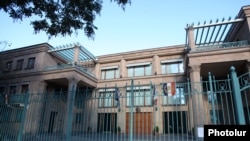 Երևանում Ֆրանսիայի դեսպանատունը, արխիվ