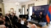 Փաշինյանը հանդիպել է ԱՄՆ հայ համայնքի հետ. դեսպանատան առջև երիտասարդները պաստառներով են դիմավորել