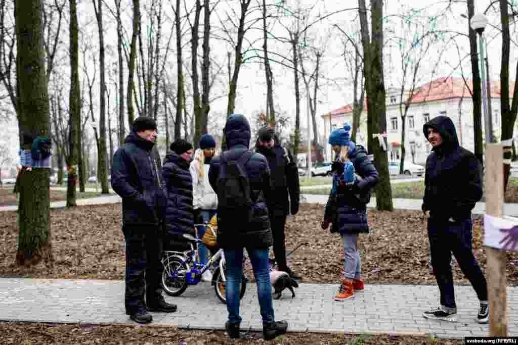 У сьнежні 2019 году Менгарвыканкам аб'явіў аб правядзеньні грамадзкіх абмеркаваньняў новага праекту дэталёвага плянаваньня. Частку сквэру абазначылі як вобласьць, прызначаную для забудовы. За некалькі дзён да пачатку абмеркаваньня іх скасавалі, каб дапрацаваць праект.